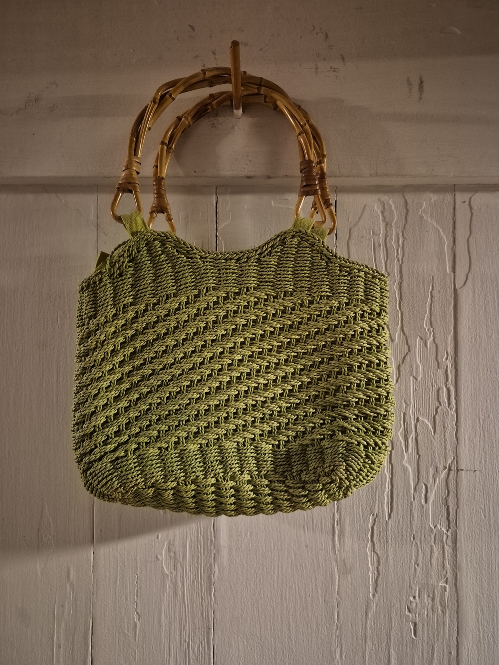 Vintage Capelli Straw Bag: Green Woven Tote with Embroidered Pineapple & Flowers - Picture 4 of 6